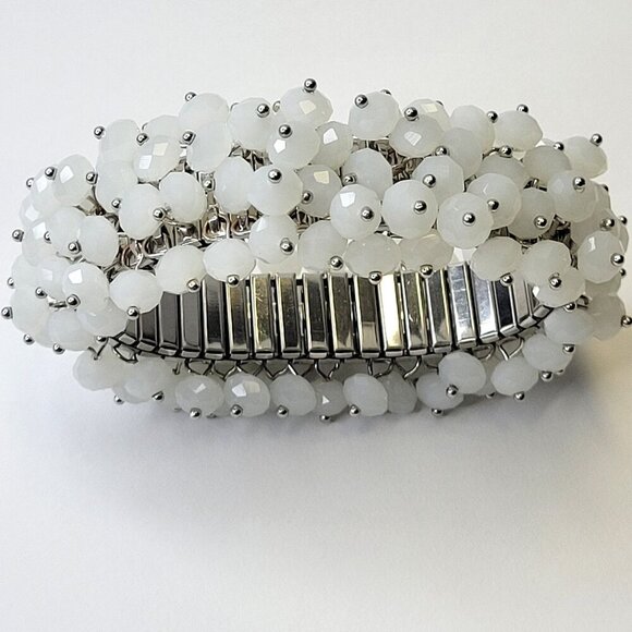 Vintage Milk Glass Stretch Bracelet - Picture 5 of 11